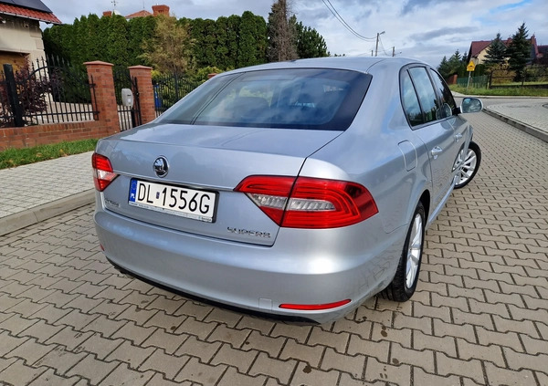 Skoda Superb cena 36900 przebieg: 270000, rok produkcji 2014 z Miłosław małe 154